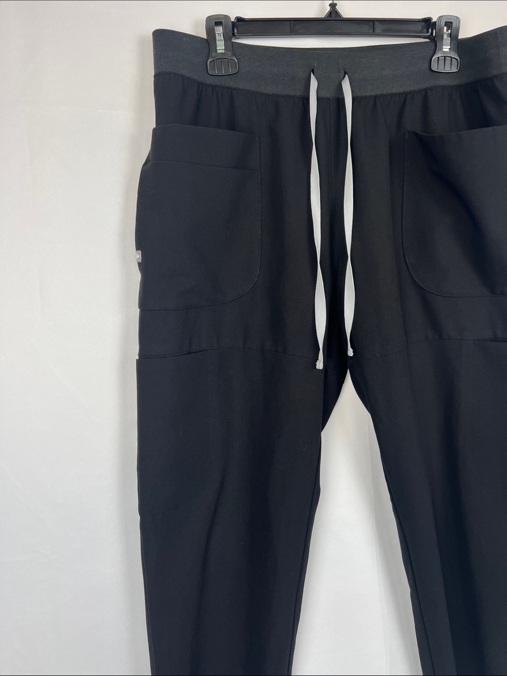 FIGS Black Jogger 7 Pocket Scrub Pants- Size L Tall - Picture 4 of 9